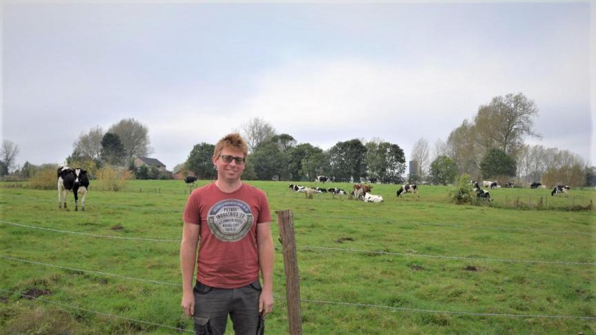 Melkveehouder Kris Heirbaut krijgt een huldiging om wille van zijn inzet om CO2 -neutraal te werken.